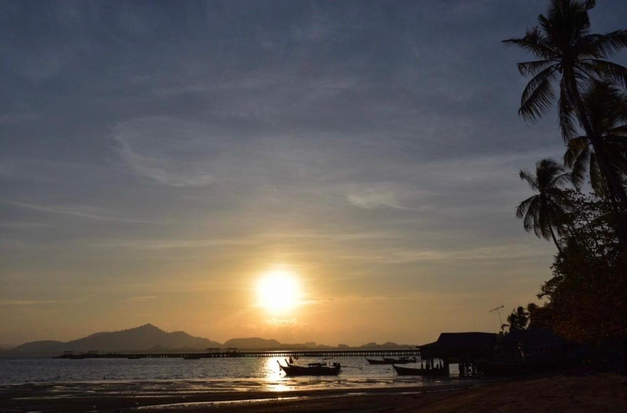 Mook Montra Resort Sea Front Koh Mook Exterior photo